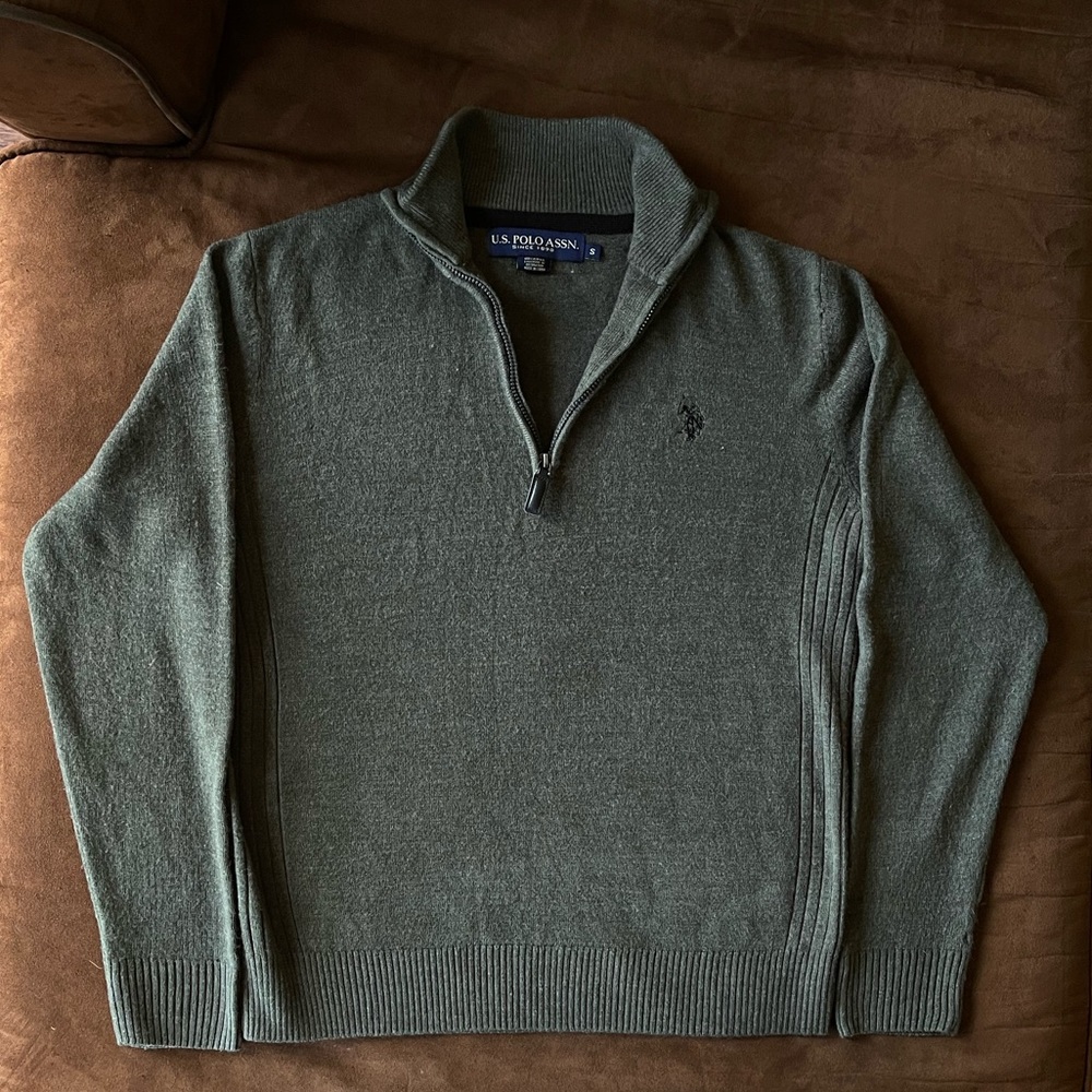 U.S. POLO ASSN. ~ Dark Gray Lightweight Sweater ~ Perfect Condition